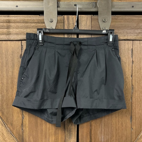 Lululemon Spring Break Away Shorts 2.5" Black Size 6 - Picture 4 of 7
